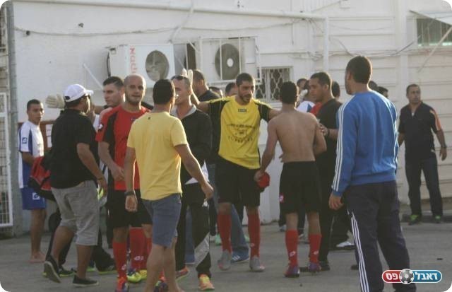 בושה וחרפה. המהומה בסיום (צילום: מיכאל פישנזון)